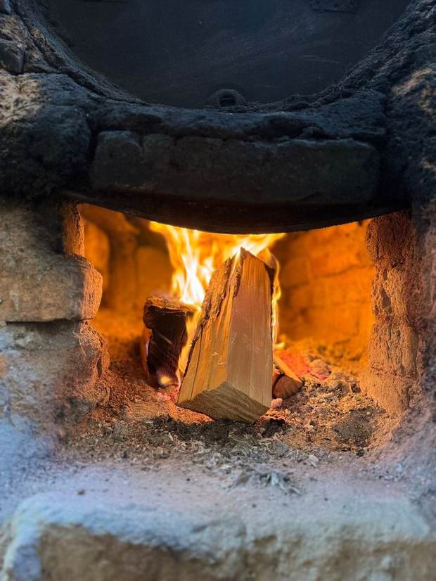 Fuego del horno de barro